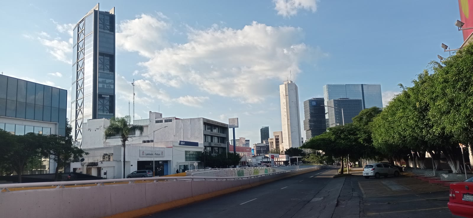 Panorama urbano de Guadalajara al atardecer